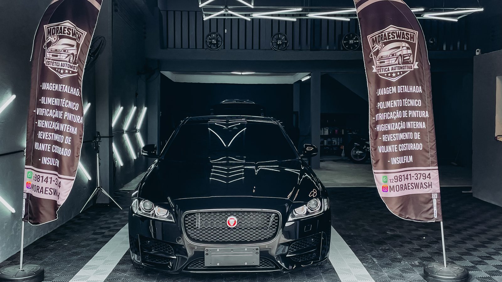 Carro no estúdio de estética automotiva — Moraes Wash
